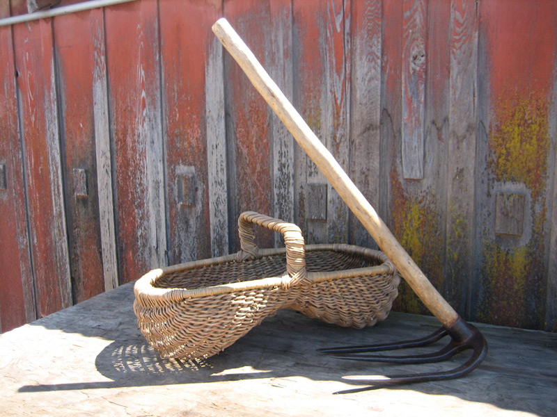 Small Fanny Style Grape Picking Basket and Hand Tiller