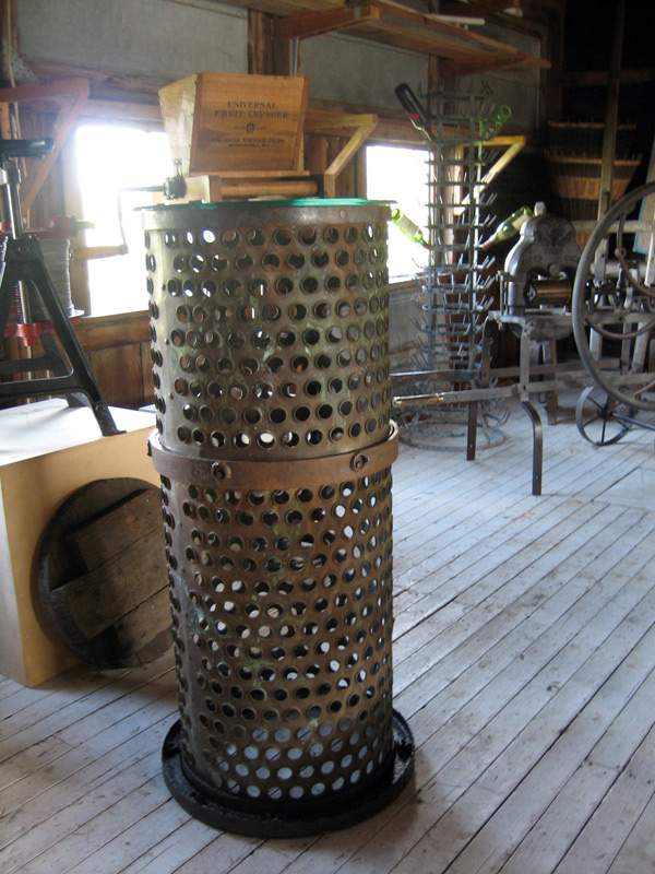 Early Rafanelli Wine Crusher Cage